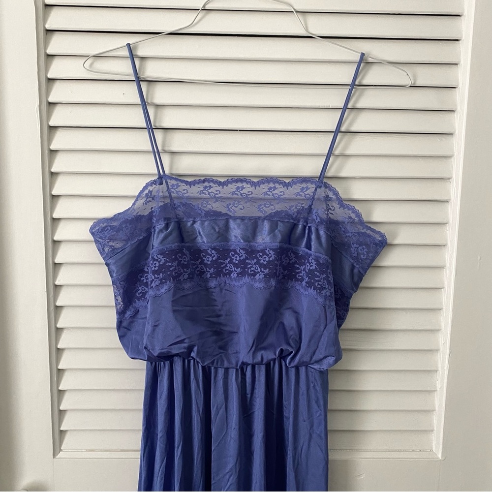 STUNNING Cornflower Blue Semi-sheer Vintage Full Length Slip - Picture 2 of 7